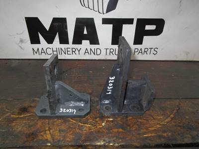 (GOOD USED) Mack Renault 6.2L MIDR Diesel Engine Mount Bracket (2 PIECE) OEM