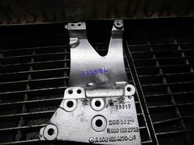 Mercedes-Benz OM906LA / OM926LA Diesel Engine Mounting Bracket P# A9061504670
