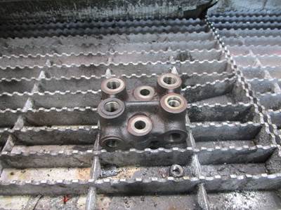 (GOOD USED) Mitsubishi 4M50 FUEL MANIFOLD OEM PART