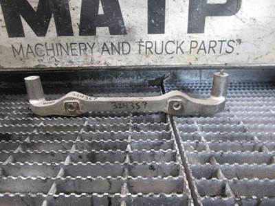 (GOOD USED) Volvo D13 Support Mount P#21337106