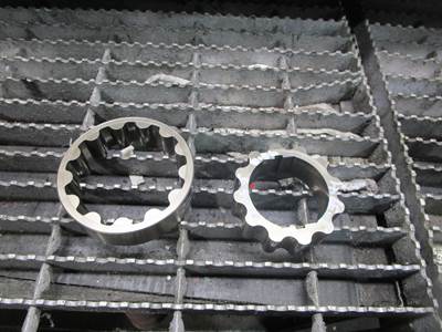 International VT365 Engine Oil Pump Gears