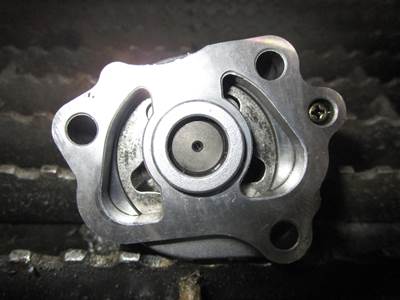 (GOOD USED) 2005 Kubota D722 Diesel Engine Oil Pump OEM-Part Cast# 05211