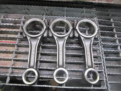 (GOOD USED) Nissan FD35T Diesel Engine Connecting Rod OEM-Part