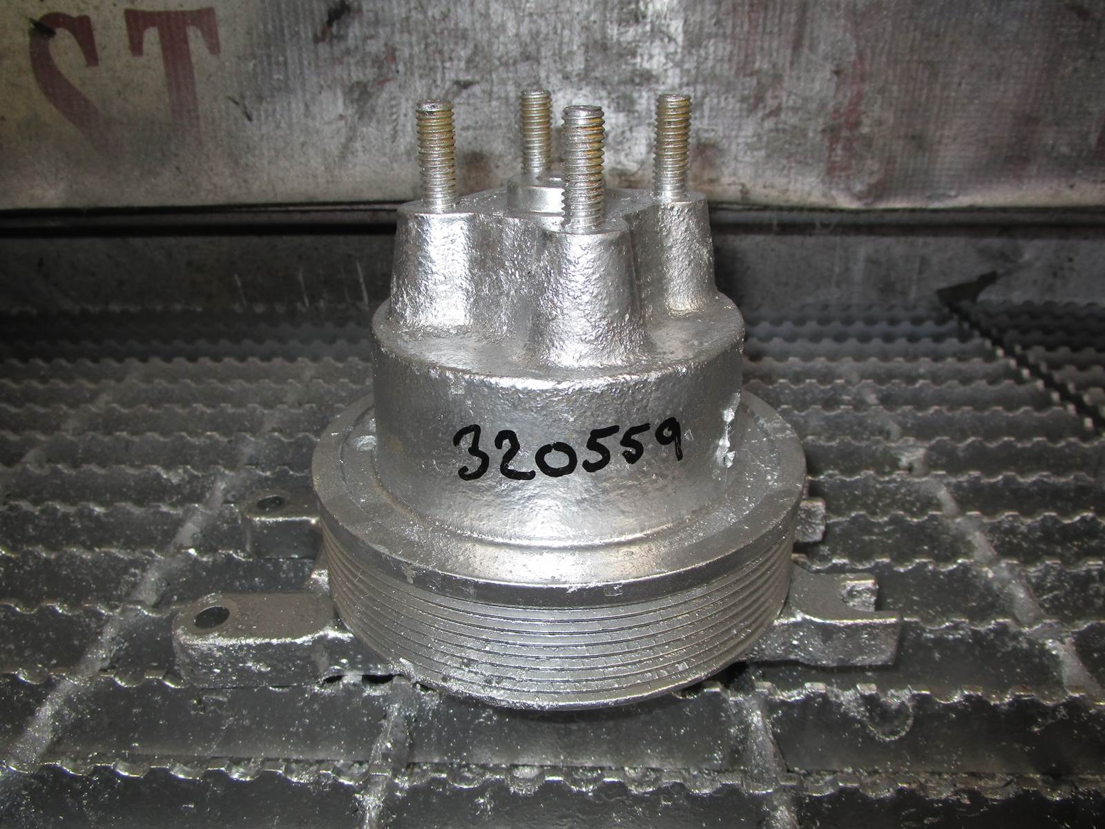 (Good Used Takeoff) Fan Clutch Hub Assembly for Caterpillar 3126/C7 Diesel Engine Part 601224