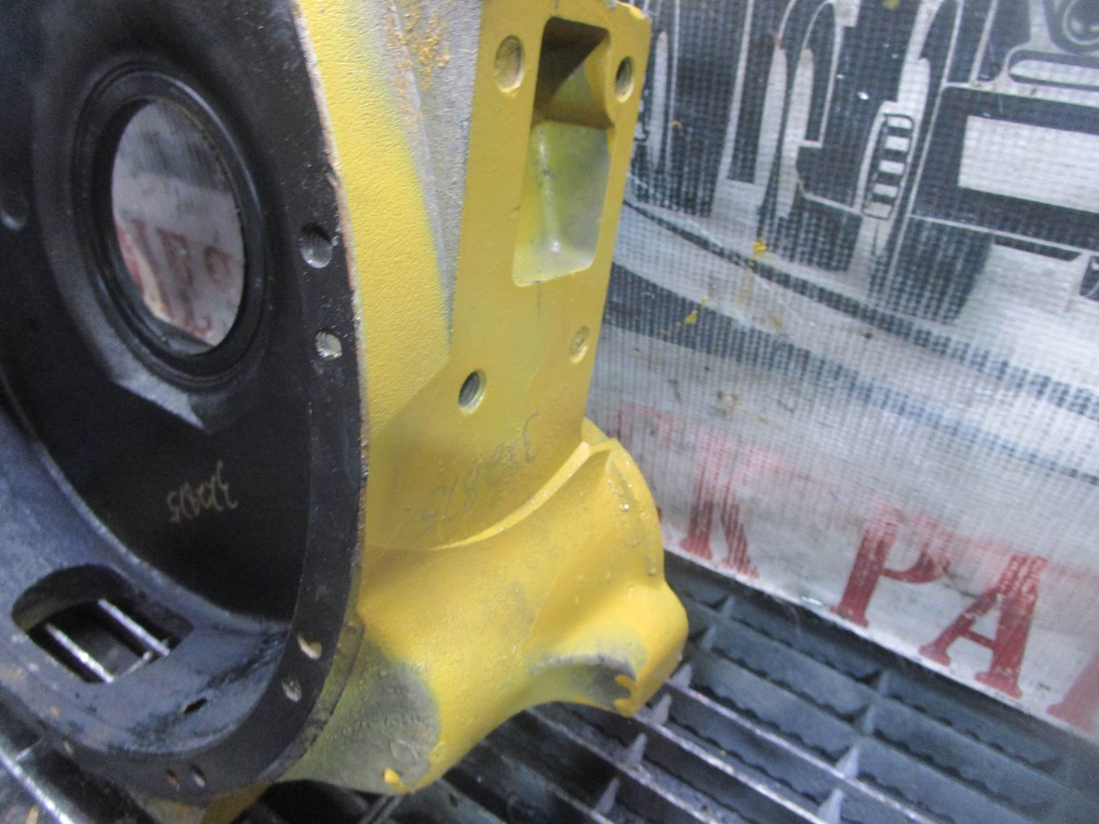 Caterpillar 3208 Diesel Engine Flywheel Housing / Bell Housing Part