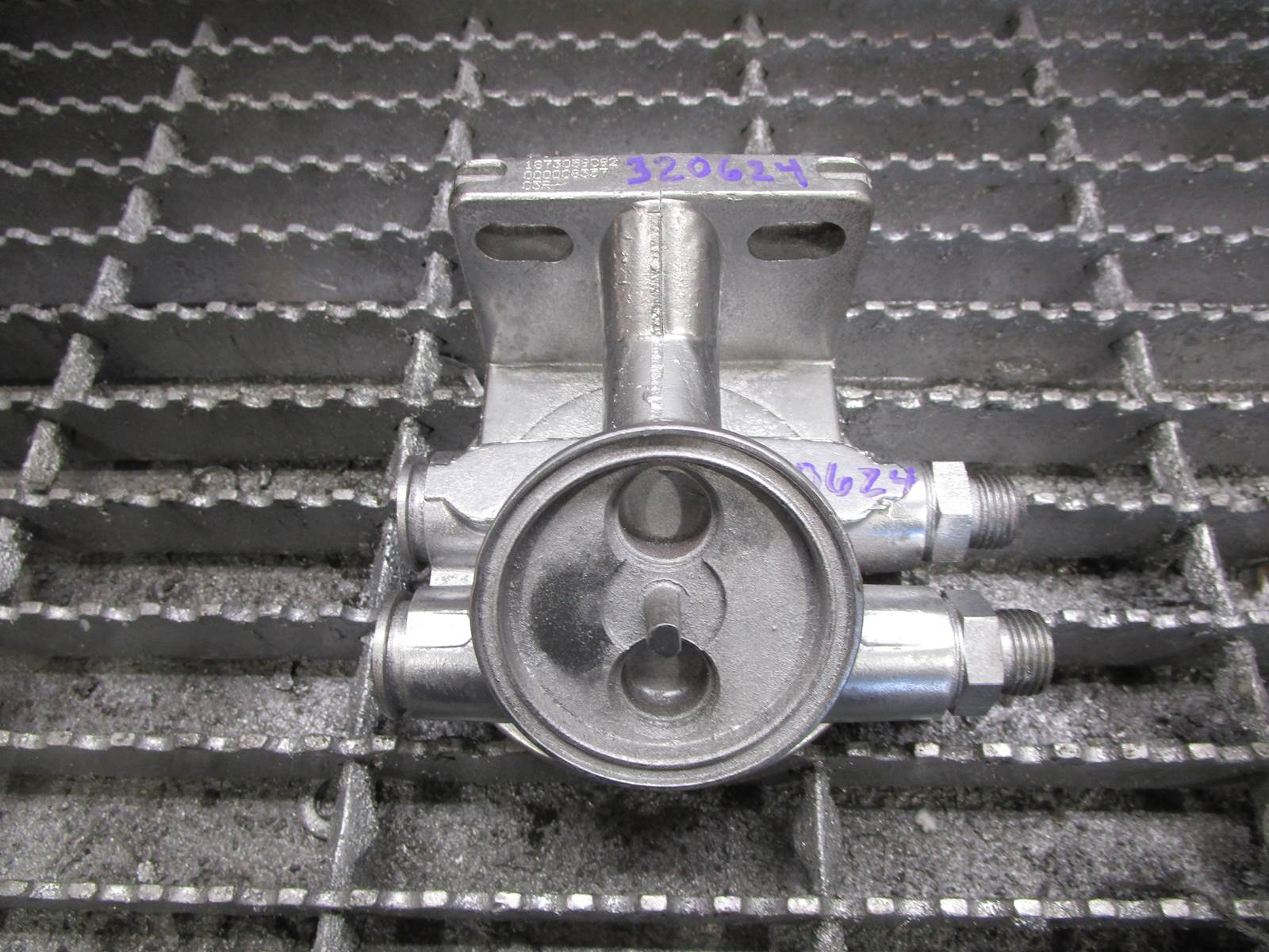 (Good Used Takeoff) International Diesel Engine Fuel Filter Housing