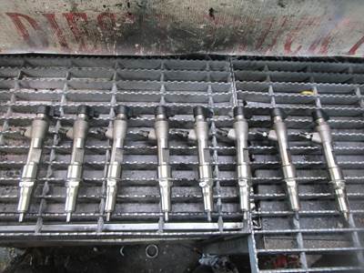 (GOOD USED) International MaxxForce 7 Diesel Engine Fuel Injector Part# 5010888R91