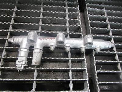 (GOOD USED) Cummins ISB Diesel Engine Fuel Rail Part# 3954044