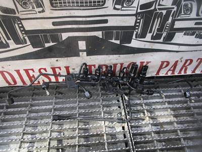 (GOOD USED) Cummins ISB Diesel Engine Fuel Rail Part# 3957077, 045226014