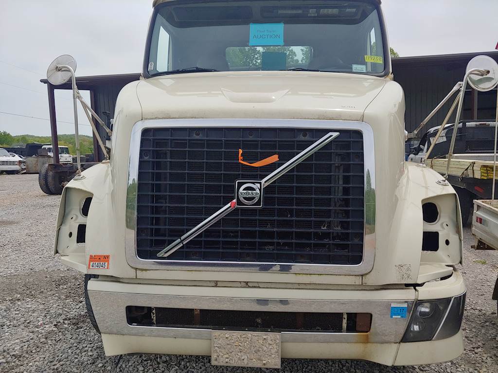 (Used) 2011 Volvo VNL Convential New Generation Truck Hood (Off White