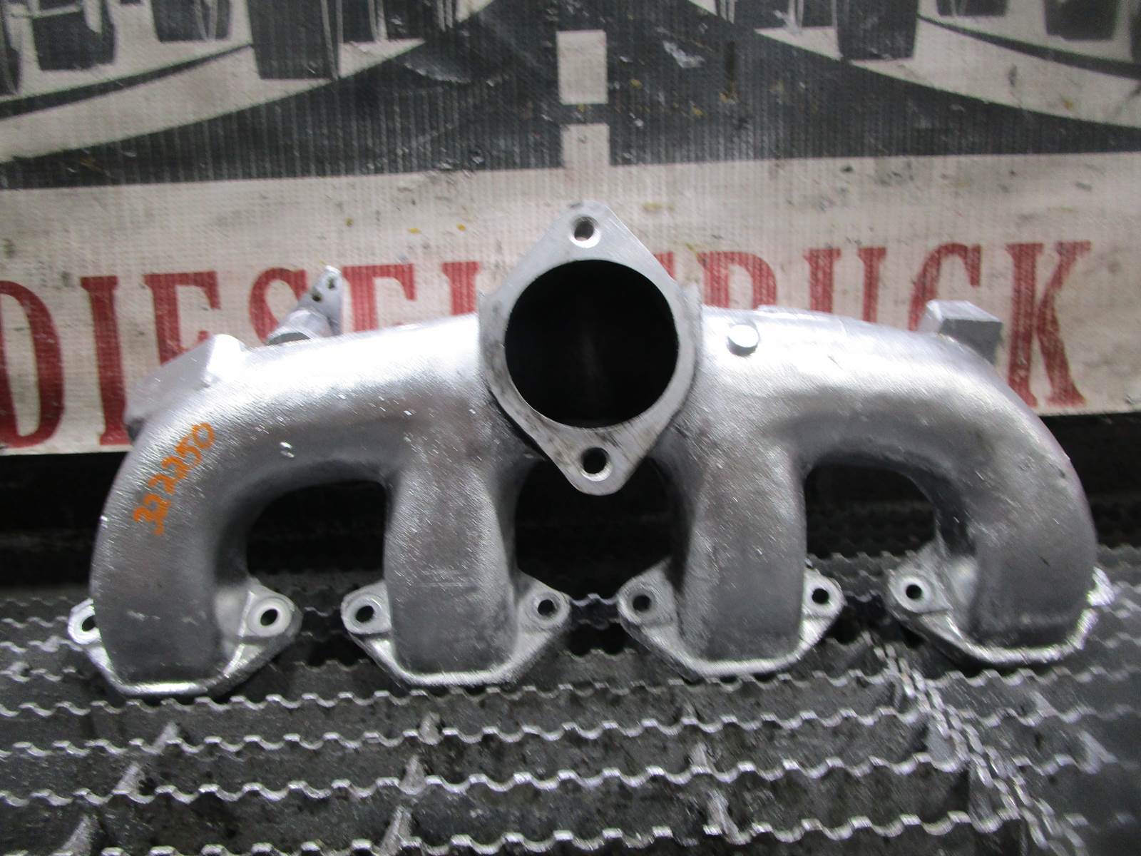 1994 1995 1996 1997 Isuzu NPR 4BD2 Diesel Engine Intake Manifold Isuzu