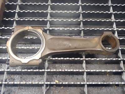 Used Caterpillar 3208 Diesel Engine Connecting Rod Part# 9N406