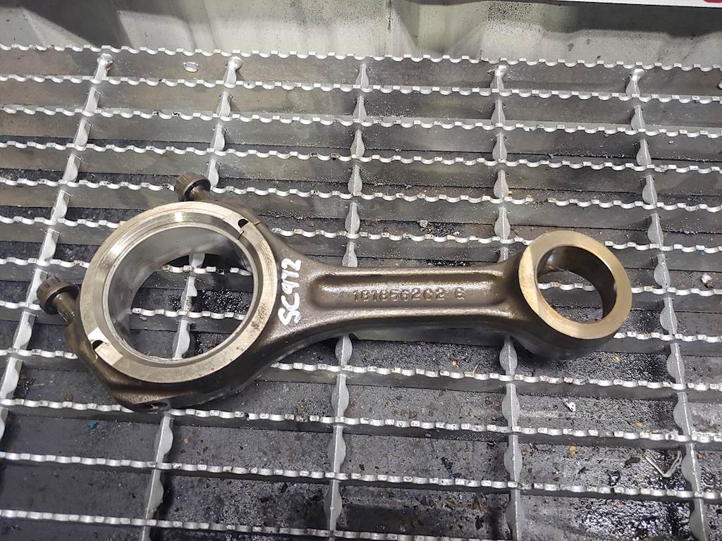 Used 2000 international DT466E Engine Connecting Push Rod 1818562C2 For Sale Rockwood, TN
