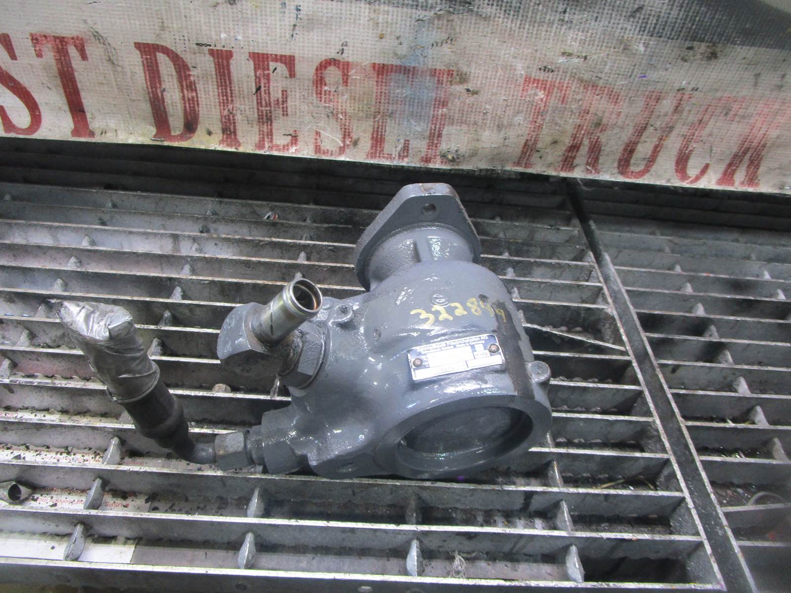 Caterpillar 3406B Diesel Engine Hydraulic Power Steering Pump from Ford