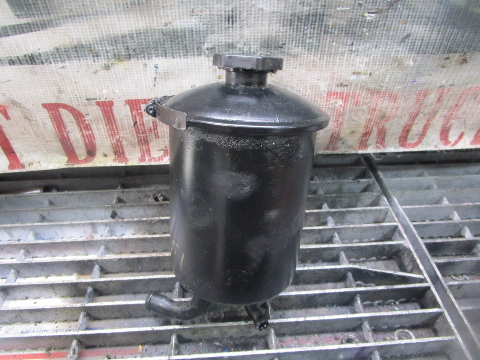 (GOOD USED) Ford L9000 Power Steering Fluid Reservoir for Caterpillar