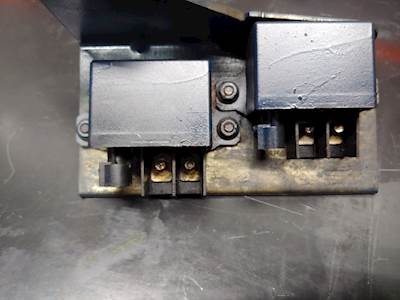 2006 International DT466E TYCO V23132-a2001-b200 12v Relay High Current 150a W/ Bracket