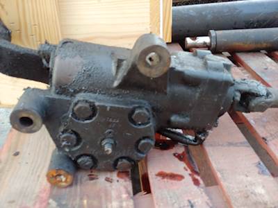 TRW/ROSS Steering Gear out of 1995 Ford F600 Part# TAS552296, F4HT-3390-BA