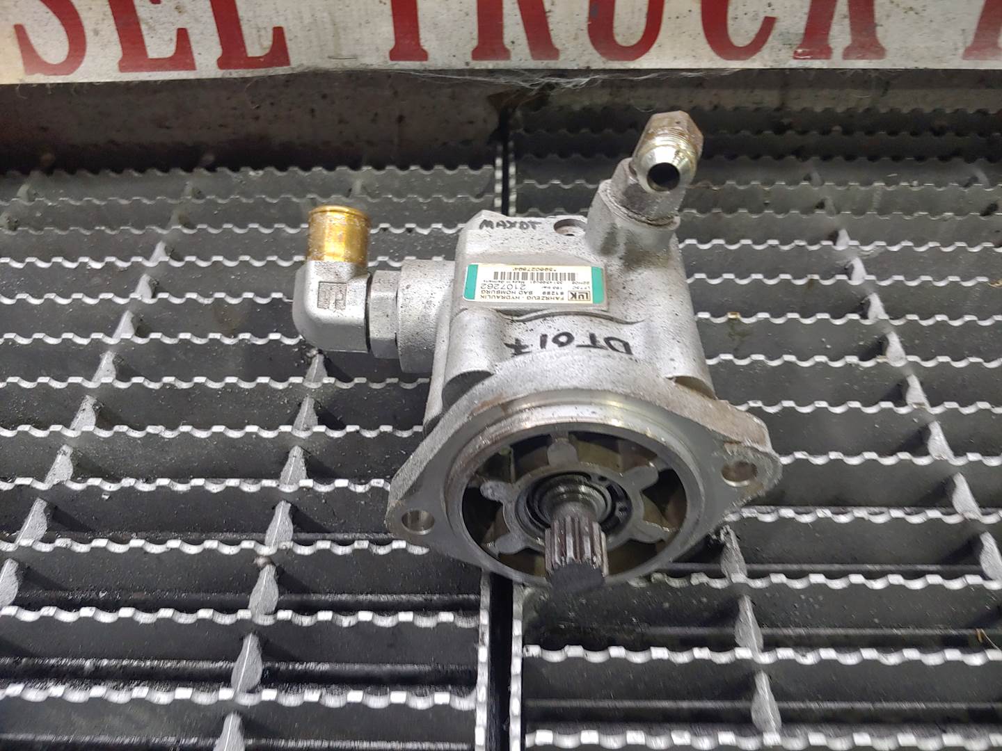 LUK Hydraulic Power Steering Pump LF73 Part 3514596C91 2107262 163 BAR