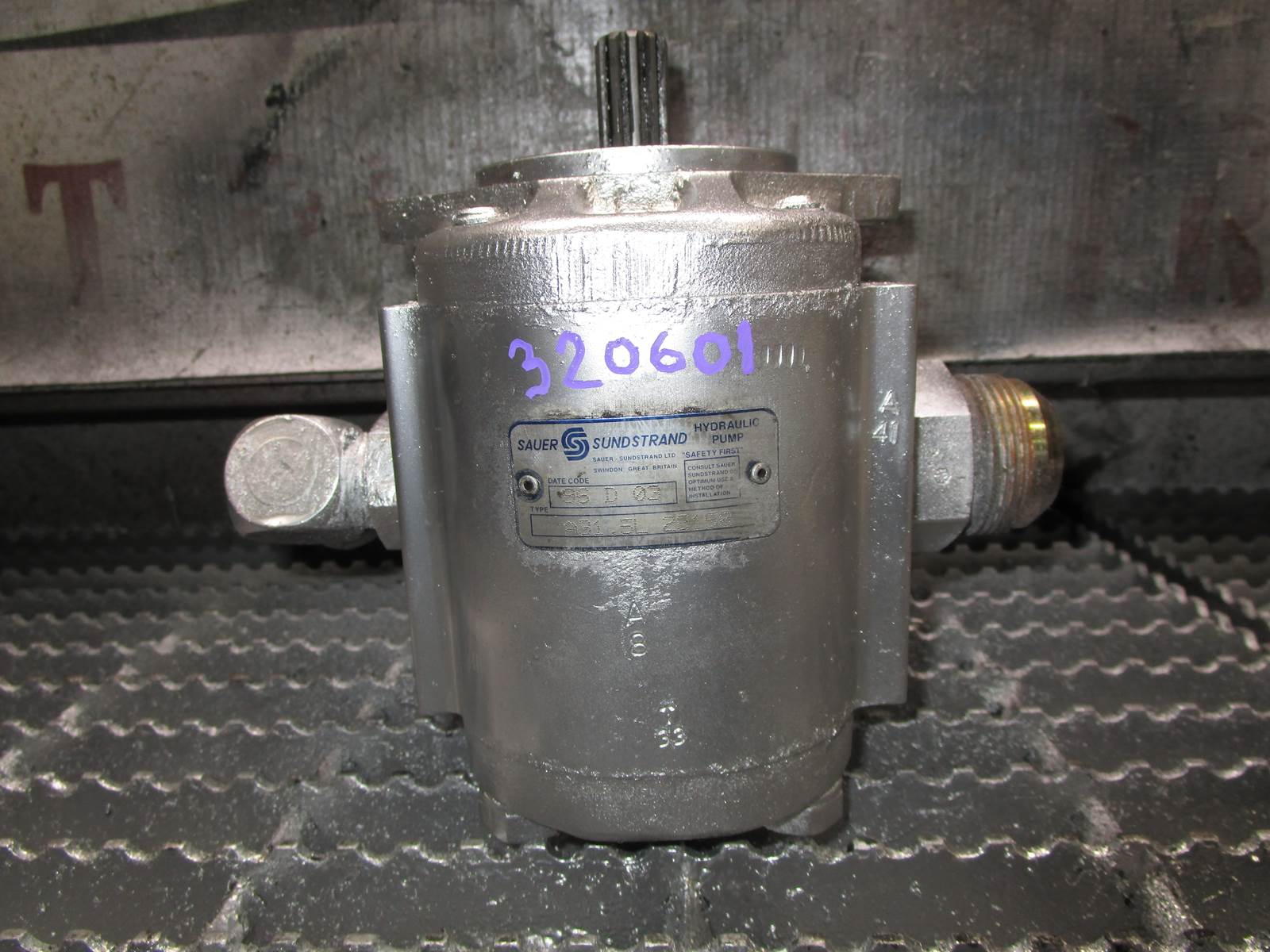 (Good Used Takeoff) Sauer Sundstrand Hydraulic Gear Pump Part A31.5L 29158 For Sale Rockwood