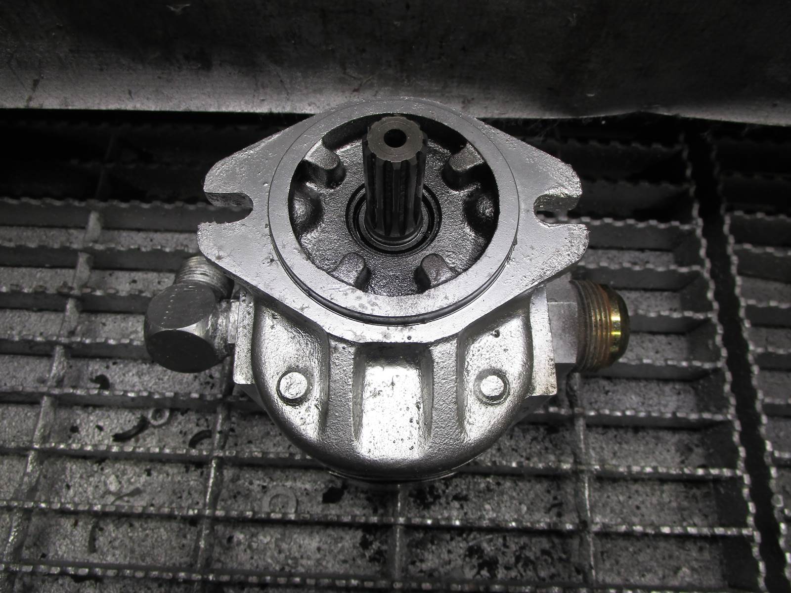 (Good Used Takeoff) Sauer Sundstrand Hydraulic Gear Pump Part A31.5L 29158 For Sale Rockwood