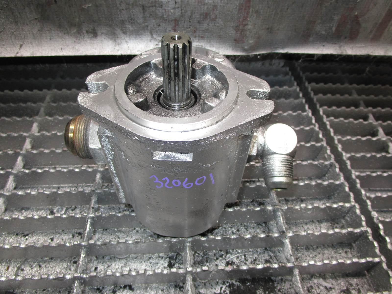 (Good Used Takeoff) Sauer Sundstrand Hydraulic Gear Pump Part A31.5L 29158 For Sale Rockwood