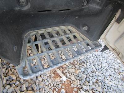 (GOOD USED) 2001 Isuzu NPR Diesel Truck Passenger Side Truck Step