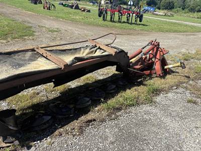 New Holland 617 Disc Mower