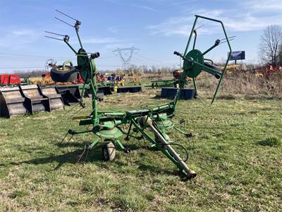 John Deere 756 Hay Tedder