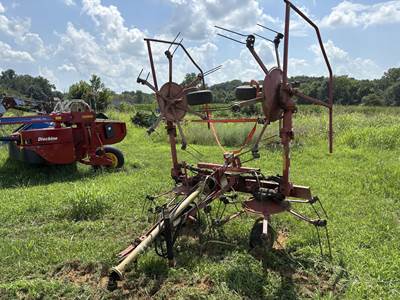 New Holland 163H Hay Tedder