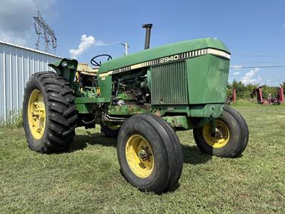 John Deere 2940 Tractor