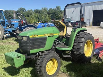 John Deere 4700 Tractor