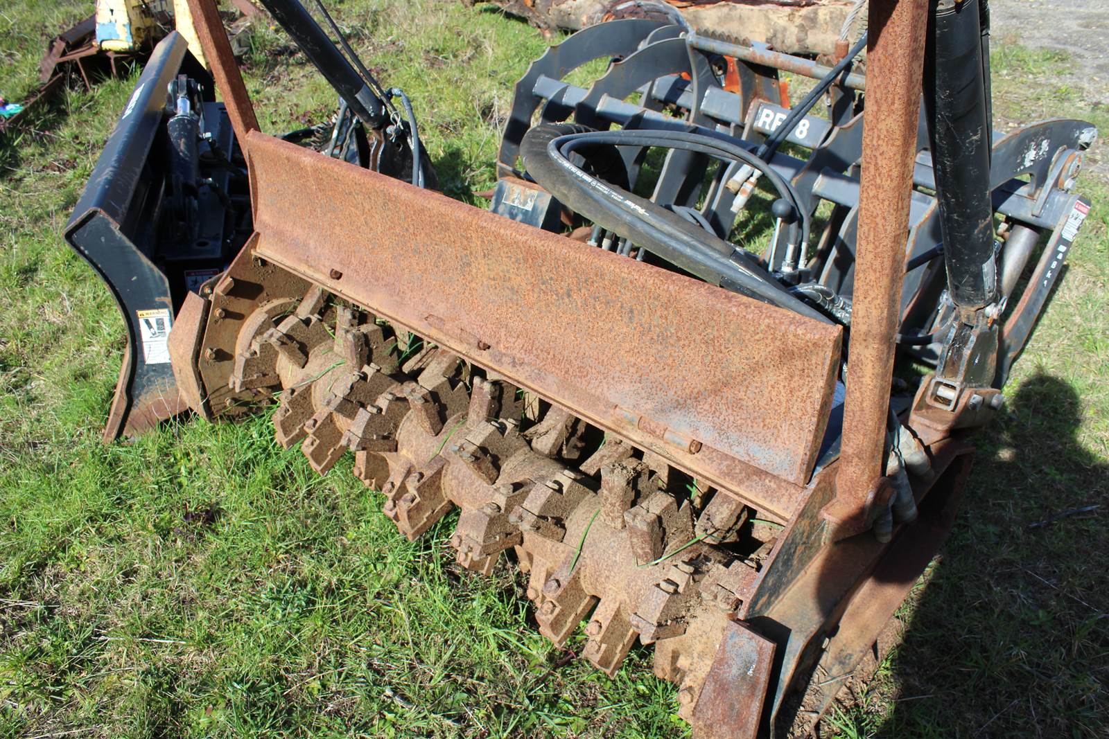 Bradco Magnum MM72 MULCHER/GRAPPLE/6 WAY BLADE Horizontal Grinder For