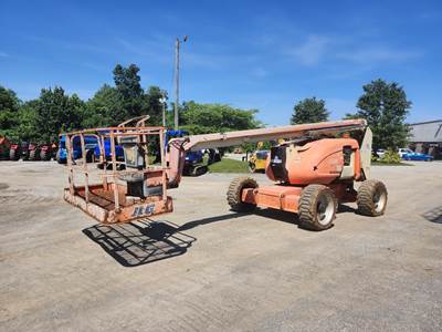JLG 600A Articulating Boom Lift - 500lb Capacity
