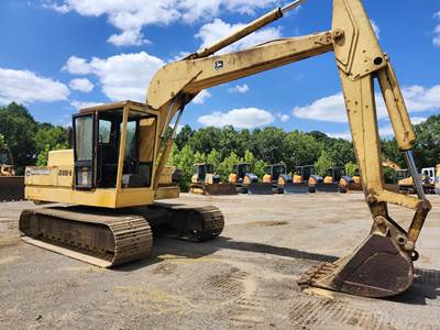 John Deere 690B Excavator