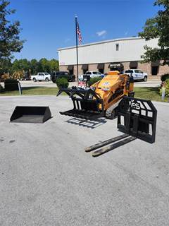 TIGER CLAW TC3000T Skid Steer