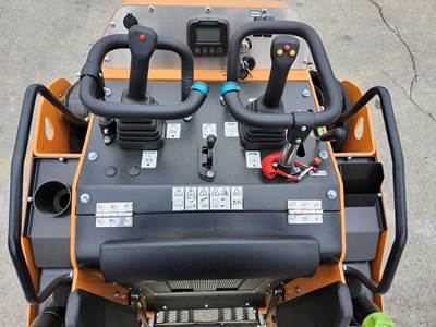 Tiger Claw TC3000T Mini Skid Steer