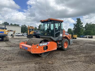 Xcmg CV83PD Smooth Drum Roller Compactor