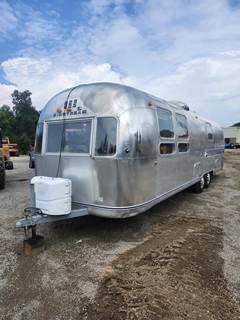 AIRSTREAM AMBASSADOR 28DB Travel Trailer