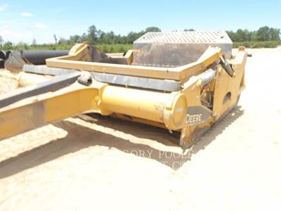 John Deere 2010E Pull Scraper