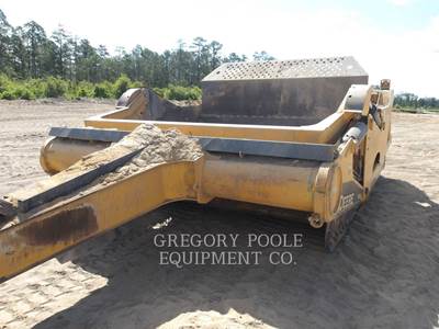 John Deere 2010E Pull Scraper