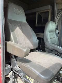 International F9370 Cab Assembly for a 1999 International F-9370