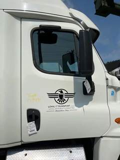 Freightliner Cascadia Door