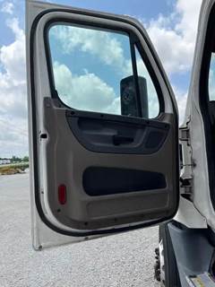 Freightliner Cascadia Door