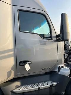 Kenworth T680 Door