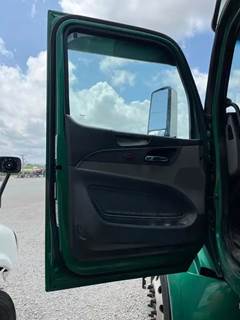 Peterbilt 579 Door