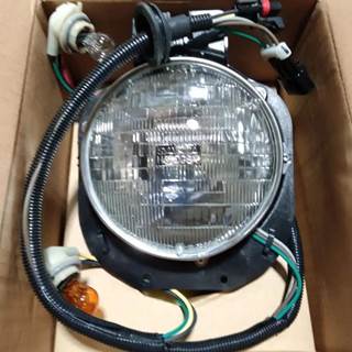 United Pacific Rh Headlight Assembly p/n 31350 For Freightliner   Product