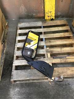 Freightliner Cascadia Mirror