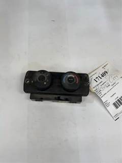 Used Freighliner Ac Dash Control, Core Charge: 0.00