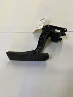 Freightliner Accelerator/Throttle Pedal - P/N A01-33821-001, Core Charge: 0.00