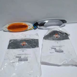 Genuine International LED Marker/Clearance Light with Bezel, Part # 3664104C91 / 3664103C1